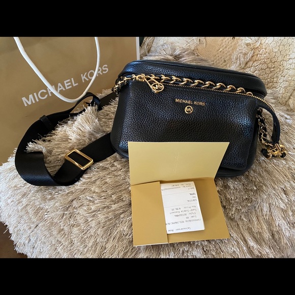 MK, Slater Medium Pebbled leather Sling pack - Picture 2 of 5